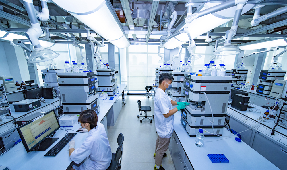 202104221318529023.jpg 劲牌研究院实验室.jpg